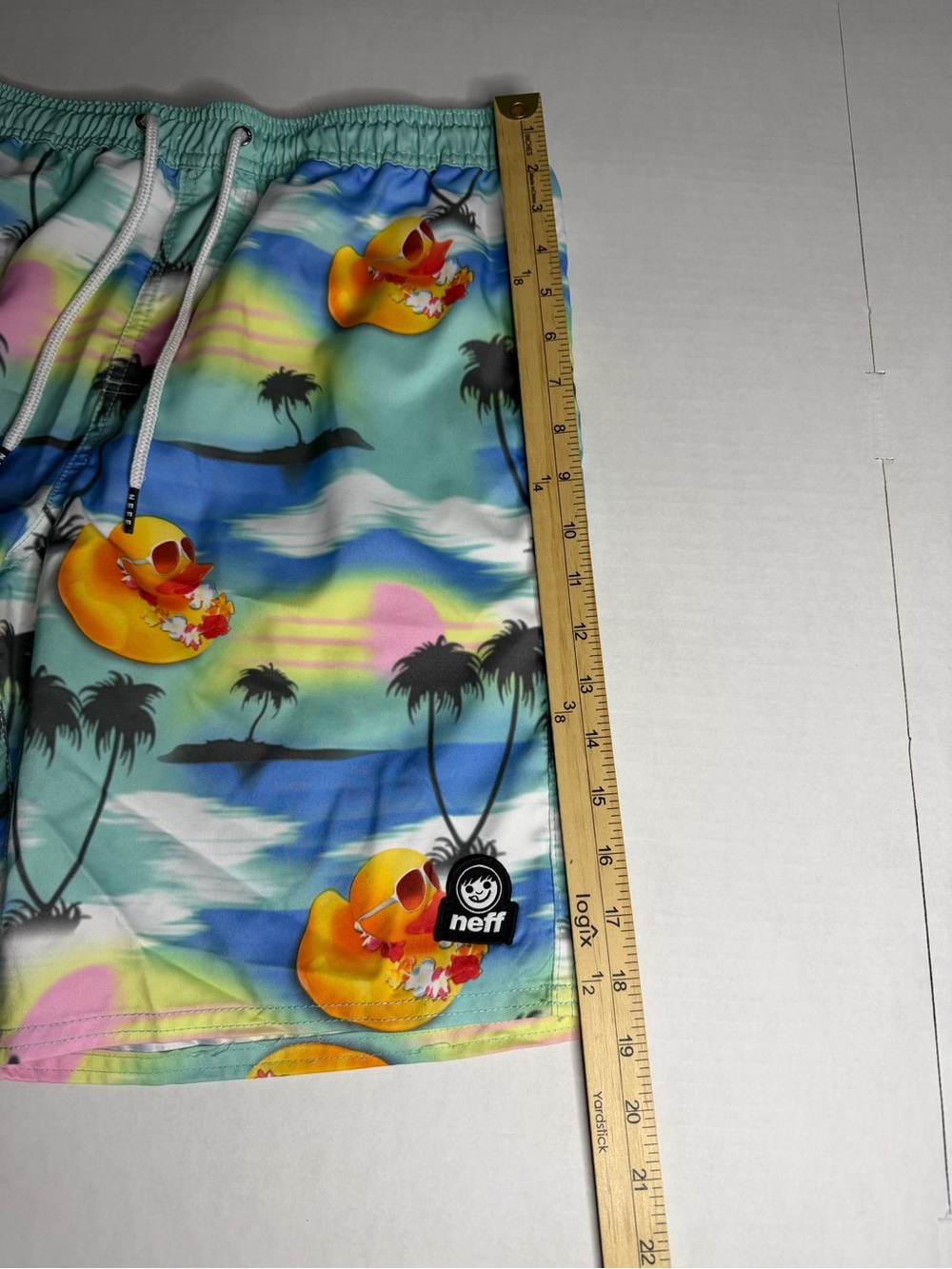 Neff Tropical Rubber Duck Swim Trunks Men’s Medium Beach Board Shorts Hawaiian - Picture 9 of 9